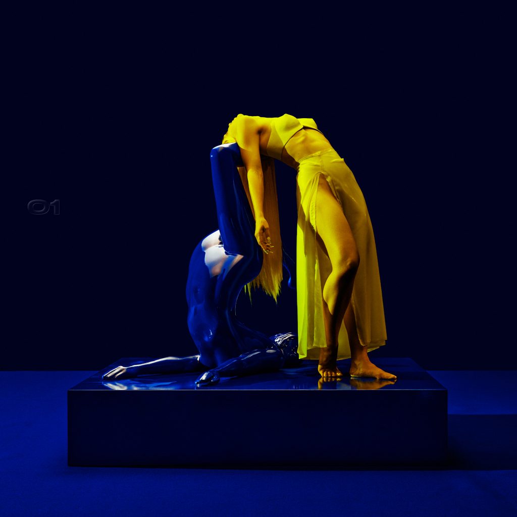 BALENCIAGA COVERED EYES - Single Cover